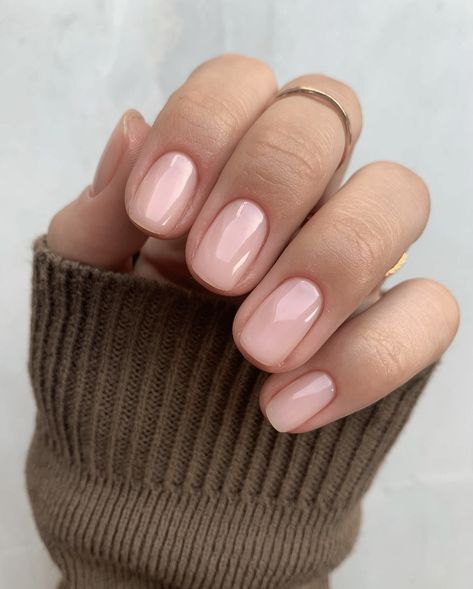 Trendy Lip Gloss, Lip Gloss Nails, Gloss Nails, Chic Manicure, New Nail Trends, Pink Nail Colors, Chic Nail Designs, Ombre Nail Designs, Pink Nail