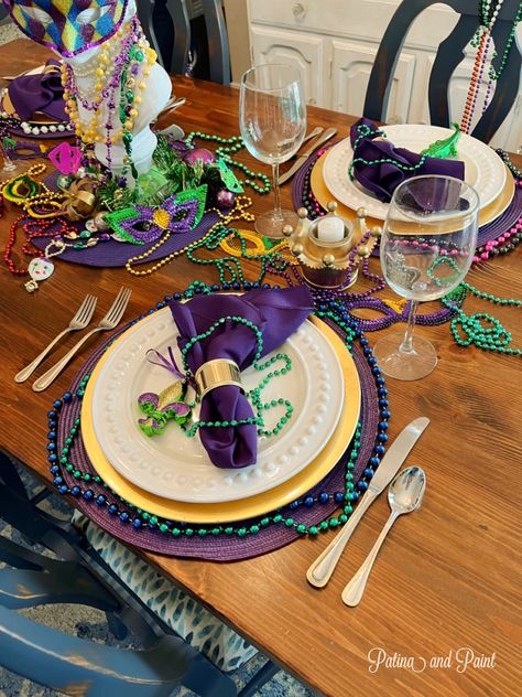 Mardi Gras Ball Decorations Table Settings, Mardi Gras Table Setting, Mardi Gras Table Decorations, Mardi Gras Decor, Bnai Mitzvah, Gold Napkin Rings, Patina Paint, Gold Napkins, Mardi Gras Decorations