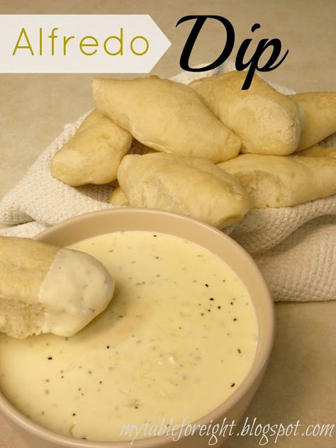 Alfredo Dip - This recipe definitely measures up with Olive Garden's Alfredo sauce that I'm crazy about.  Although, this one seems to have a little more spice in it. Alfredo Dip, Olive Garden Alfredo, Olive Garden Alfredo Sauce, Snacks Für Party, Breadsticks, Olive Garden, Yummy Dips, Alfredo Sauce, Marinara