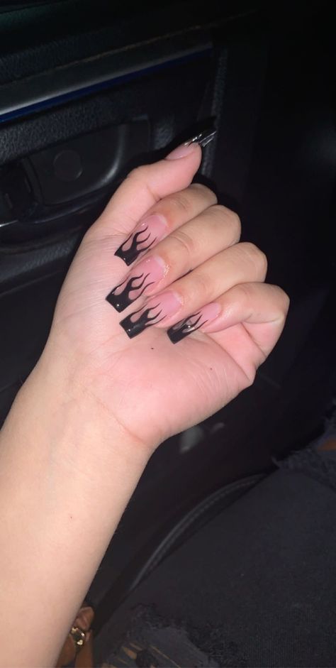 Black Nails Fire Design, Black French Flame Nails, Black Flame Nails Square, Black French Tip Nails With Flames, Flame Nails Acrylic Black, French Tip With Fire Design, Black Flame Nails Coffin, Black And White Fire Nails, Flame Nails Square