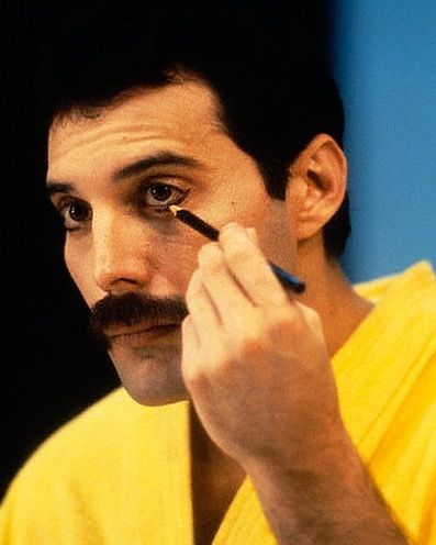 Eyeliner Images, Best Rock Bands, A Kind Of Magic, Tough Cookie, Queen Freddie Mercury, Rock And Roll Bands, How To Apply Eyeliner, Queen Band, Killer Queen