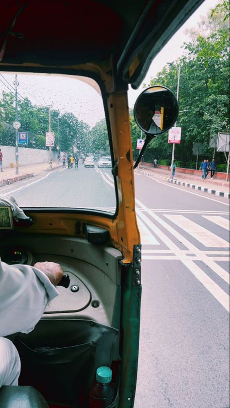 #desi #aesthetic #delhi #auto #rikshaw Autorickshaw Aesthetic, Delhi Street Photography, New Delhi Aesthetic, Aesthetic Delhi, Delhi Aesthetic, Delhi Street, Delhi Roads, Delhi City, Delhi Travel