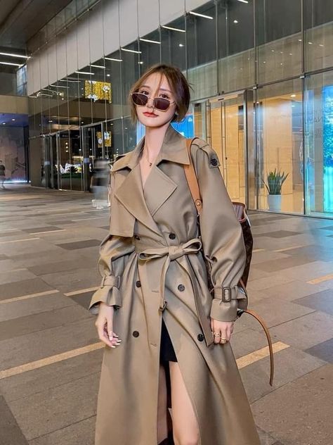 Trenchcoat Dress, 1980 Clothes, Retro Mode, Coat Outfits, 60s Fashion, 인물 사진, 가을 패션, Korean Outfits, Winter Fashion Outfits