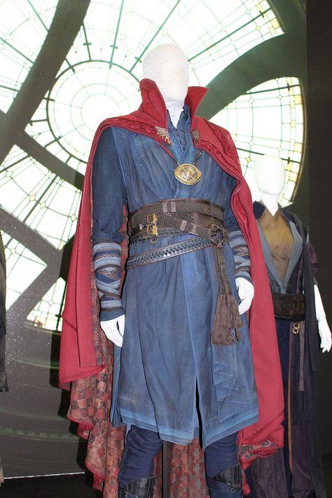 SDCC 2016 Doctor Strange Costume Doctor Strange Costumes On Display At Marvels Comic Con Stage Dr Strange Movie, Marvel Comic Con, Dr Strange Costume, Doctor Strange Comic, Doctor Stranger Movie, Movie Outfit, Doctor Costume, Marvel Costumes, Marvel Cosplay