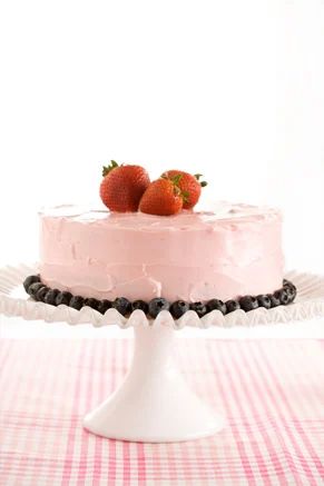 Southern Strawberry Cake Recipe | Paula Deen Strawberry Cake Paula Deen, Delicious Strawberry Cake, Strawberry Cream Cheese Frosting, Paula Deen Recipes, Strawberry Cake Recipes, Dessert Cake Recipes, Strawberry Cakes, Simply Delicious, Köstliche Desserts