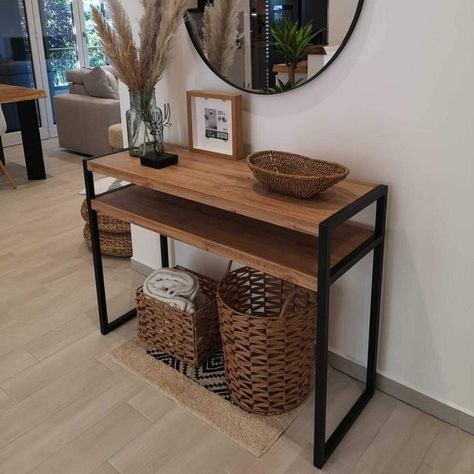 Flur Industrial Style, Decoration Console Entree, Living Estilo Industrial, Apartment Entrance Ideas, Mesa Living, Living Industrial, Luxury Console Table, Small Console Table, Modern Apartment Living Room