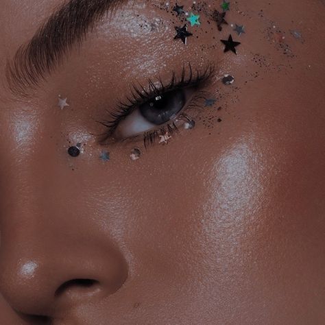 Star Festival Makeup, Celestial Bridal Makeup, Starfall Makeup, Star Gems Makeup, Sparkly Makeup Aesthetic, Star Sticker Makeup, Eras Tour Makeup Ideas Midnights, Star Eyeshadow Look, Stars On Face