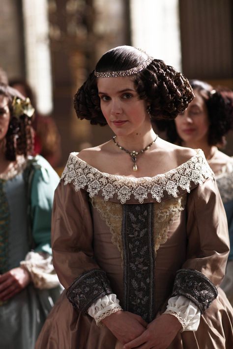 Sonya Cassidy as Catherine of Braganza in "The Great Fire". Sonya Cassidy, 1690s Fashion, 1600 Dress, Catherine Of Braganza, 17th Century Dress, History Chicks, French Dresses, 17th Century Clothing, 17th Century Fashion