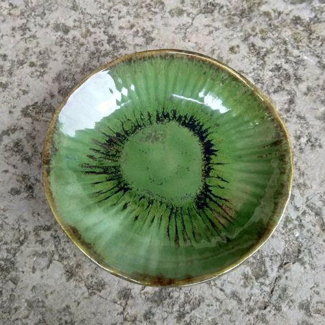 Fluted texture on inside. Honey Flux x1, then Seaweed x2 or x3. Looks like a kiwi. Fruit Glaze, Ceramic Glazing, Glazing Ideas, Glaze Combinations, Kiwi Fruit, Pottery Glazes, Pottery Ideas, Kiwi, Diy Ideas