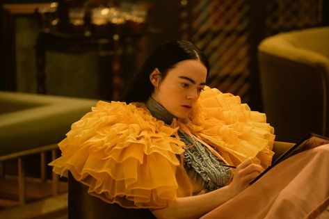 ‘Poor Things’ and the Power of Mega Sleeves - The New York Times Poor Things Stills, Poor Things Outfits, Poor Things Movie Aesthetic, Bella Baxter Poor Things, Poor Things Costumes, Poor Things Aesthetic, Poor Things Movie, Mega Sleeves, Emma Stone Outfit