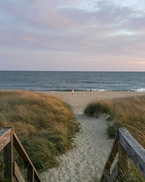 nantucket’s coastal beauty 🐚 #nantucket #nantucketisland #nantucketsummer #nantucketsunset #greylady #ack Nature Aesthetic Beach, Summer Instagram Aesthetic, Coastal Living Aesthetic, Nantucket Summer Aesthetic, Coastal Life Aesthetic, Summer Athstetic, Summer Life Aesthetic, Aesthetic Things To Do, Costal Life