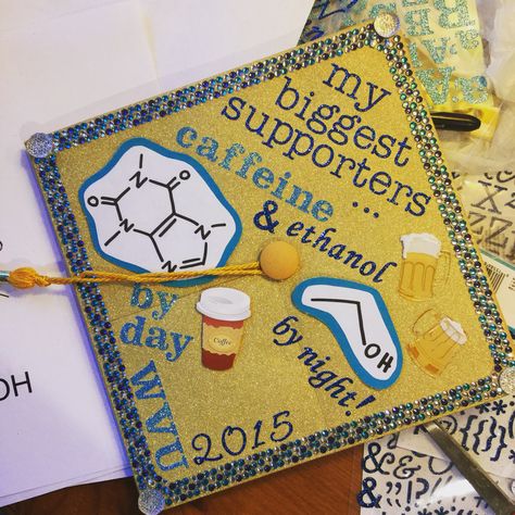 chemistry graduation cap! Graduation Cap Designs College Biology, Chemistry Graduation Cap Ideas, Chemistry Cap Decoration, Science Cap Decoration, Chemistry Grad Cap, Graduation Cap Designs Chemistry, Graduation Cap Designs Science, Graduation Cap Designs Pharmacy, Stem Graduation Cap