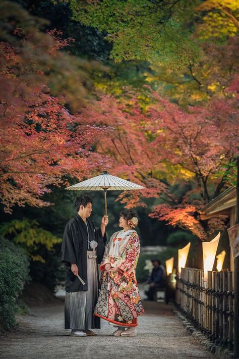 Pre Wedding Photoshoot Beach, Japan Photoshoot, Prenuptial Photoshoot, Japan Wedding, Japanese Couple, Foto Wedding, Traditional Wedding Attire, Pre Wedding Shoot Ideas, Japanese Wedding