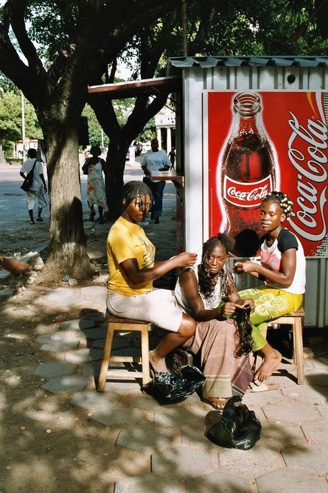 Maputo Mozambique, Black Hair Salons, Unapologetically Black, Black Photography, Maputo, Afrocentric Art, Digital Marketer, We Are The World, African Diaspora