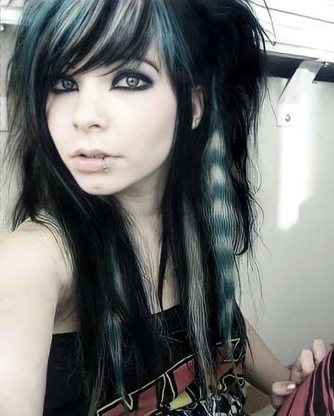 Emo Myspace, Emo Hair Color, Scene Haircuts, 2000s Hairstyles, Scene Makeup, Emo Scene Hair, Cute Haircuts, Dyed Hair Inspiration, Emo Hair