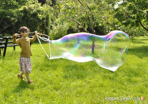 Alice In Wonderland Printables, Making Bubbles, Bubble Juice, Shaker Cards Tutorial, Bubble Mixture, Forest Schools, Giant Bubble Wands, Bubble Recipe, Bubble Mix