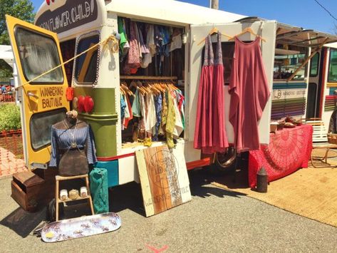 Clothing Booth Display, Best Vibes, Summer Festival Fashion, Vintage Mall, Bus Living, Hippie Bus, Hippie Shop, Mobile Boutique, Op Shop