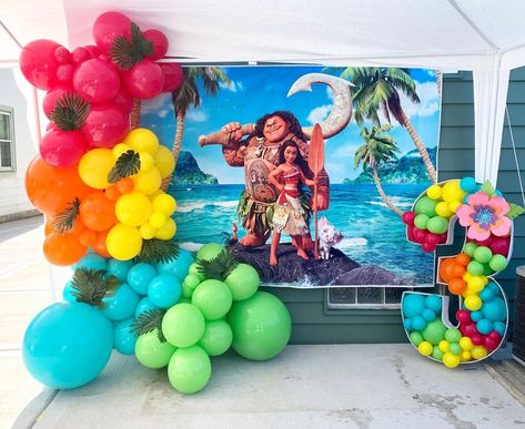 Moana Birthday Balloon Arch, Small Backyard Birthday Party, Moana Balloon Arch, Moana Backdrop, Backyard Birthday Party, Moana Theme Birthday, Fest Ideas, Moana Maui, Moana Theme