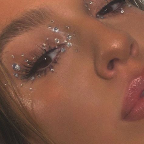 EUPHORIA MAKEUP LOOKS AND INSPO Jewel Makeup, Concert Makeup, Crystal Makeup, Rhinestone Makeup, Rave Makeup, Smink Inspiration, Makijaż Smokey Eye, Dope Makeup, Inspired Makeup