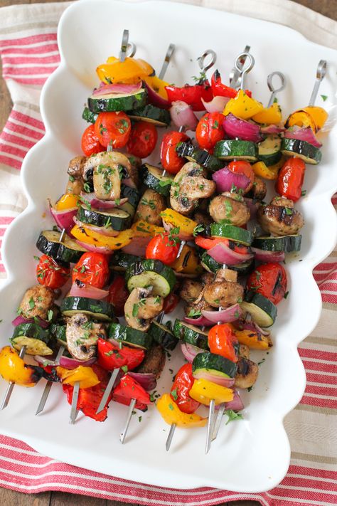 Grilled Vegetable and Mushroom Kebabs-1-14 Vegetarian Skewers, Grilled Veggie Kabobs, Veggie Kabobs, Vegetable Skewers, Bbq Side Dishes, Kabob Skewers, Kabob Recipes, Vegan Bbq, Skewer Recipes