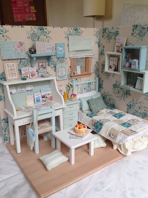 Mini Room Craft, Mini Room, Dollhouse Bedroom, Room Boxes, Doll House Plans, Mini Doll House, Doll House Crafts, Dollhouse Miniatures Diy, Dolls House Interiors