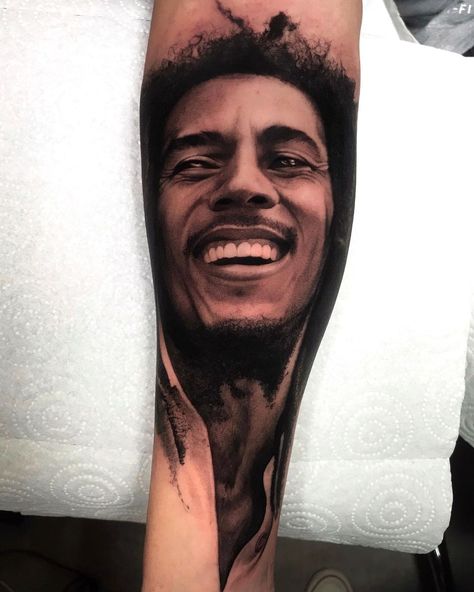 Gianluca Schiappapietra (@gianlucaschiappapietra) • Instagram photos and videos Marley Tattoo, Bob Marley Tattoo, Best Tattoo, Inspirational Tattoos, Bob Marley, Tattoo Artist, Portrait Tattoo, Cool Tattoos, Tattoo Artists