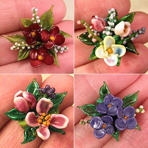 Lampwork flower beads by Dana Torakis Lampwork Flowers, Polymer Flowers, Lampwork Bead Jewelry, Handmade Lampwork Bead, Handmade Glass Beads, Up Book, Jewelry Beaded, Gemstone Jewelry Handmade, Flower Beads