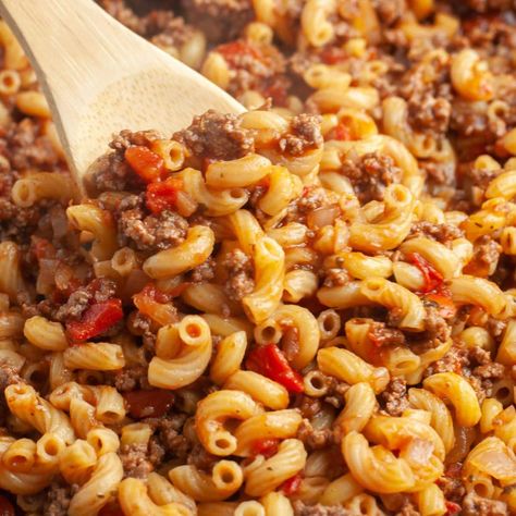 This easy slumgullion recipe, or American goulash recipe, can be made with just a few simple ingredients. I delicious, hearty dinner that the whole family will enjoy. This slumgullion is made with ground beef and elbow macaroni. Goulash For Two People, Hamburger And Elbow Macaroni Recipes, Slum Gullion Recipe, Goulash Recipes Easy Ground Beef, Goolosh Recipe, Slumgullion Recipe, Elbow Pasta Recipes, Elbow Macaroni Recipes, American Goulash