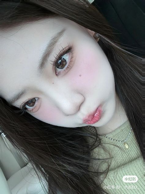 Cute Japanese Makeup Look, Makeup Ideas Japanese, Japanese Makeup Kawaii, Japan Makeup Look, Asian Doe Eye Makeup, Xiaohongshu Makeup, Manga Lashes, Inspo Poses, Soft Makeup Looks