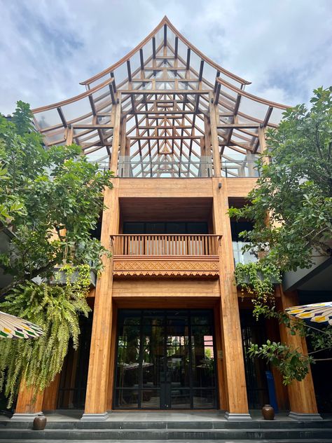 Thai architecture in Chiang Mai Thai Style House, Alfresco Restaurant, Philippines Architecture, Thai Villa, Vietnamese Architecture, Thai House Design, Philippine Architecture, Thai Architecture, Traditional Architect