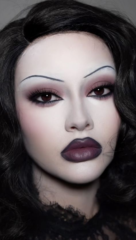 Victorian Goth Makeup Looks, Goth Makeup For Round Face, Dark Victorian Makeup, Goth Homecoming Makeup, Goth Bride Makeup, Gothic Bridal Makeup, Romantic Gothic Makeup, Victorian Goth Makeup, Punk Grunge Fashion