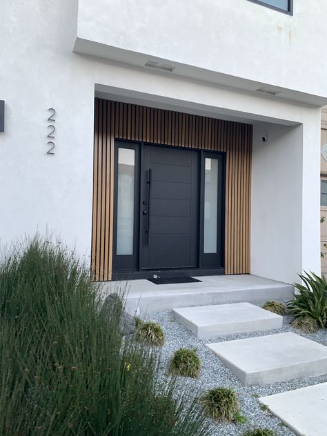 Modern Entrance Exterior, Garage Outdoor Design, Front Driveway Ideas Entrance Modern, Home Facade Design Ideas, Modern Front Door Steps, Entrance Ideas Entryway Outdoor, Front House Design Simple, Front Door Bungalow, Modern Minimalist Facade