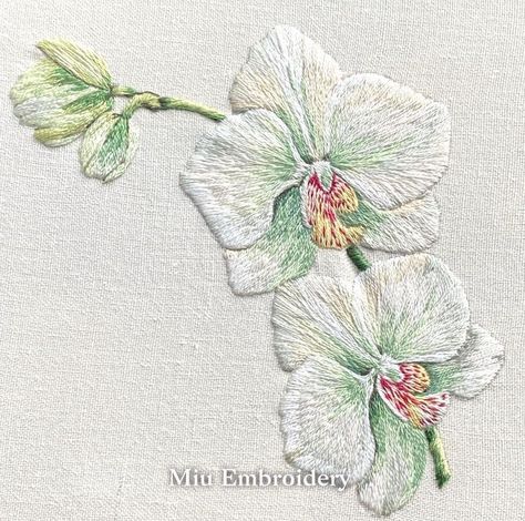 Orkide Flower, Rose Embroidery Designs, Embroidery Lessons, Hand Embroidery Patterns Flowers, Hand Embroidery Tutorial, Bead Embroidery Patterns, Embroidery Flowers Pattern, Embroidery Shop, Japanese Embroidery