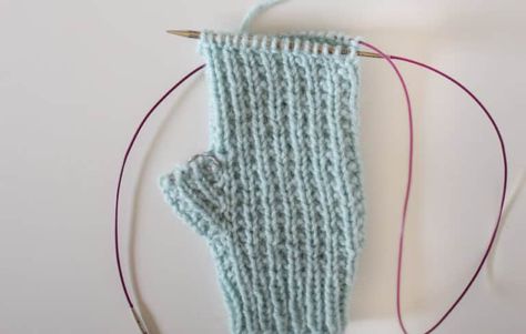 Broken Rib Knit Mittens – Free Pattern Mittens Free Pattern, Mitten Pattern, Learning To Knit, Broken Ribs, Knitted Mittens Pattern, Crochet Leaf, Crochet Leaf Patterns, Cowl Knitting, Knitted Mittens