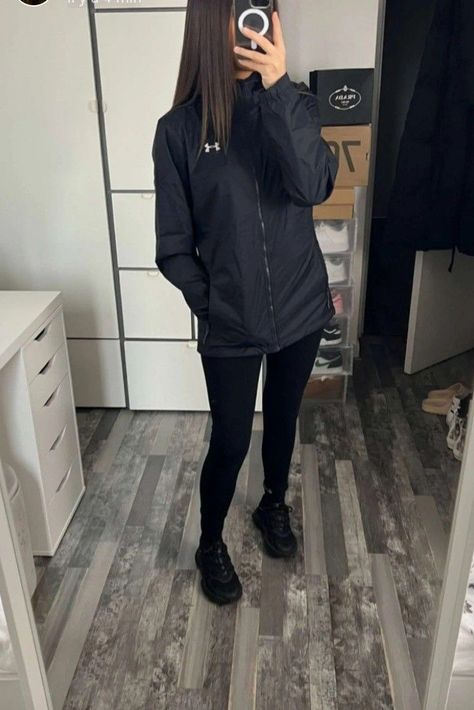 🤭🤭 Ensemble Jogging, Ootd Zara, Uk Drip, Jogging Style, Under Armour Outfits, Women Crush, Zara Drip, Outfit Zara, Mode Zara