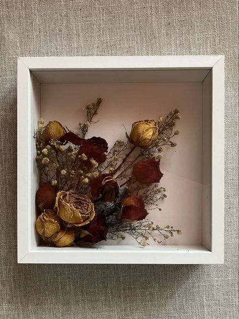 Dried Rose Shadow Box Diy, Flowers In Shadow Box Dried, Dry Flower Shadow Box Ideas, Dried Flower Box Frame, Preserve Flowers In Frame, Dried Flowers In Shadow Box Display, Dried Flowers Shadow Box Ideas, Dried Flower Shadow Box Ideas, Shadow Box With Dried Flowers