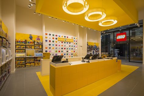 Lego Store Ideas, Lego Office, Lego Design Ideas, Themed Cafes, Interior Design Presentation, Lego Store, Retail Store Design, Lego Design, Lego Projects