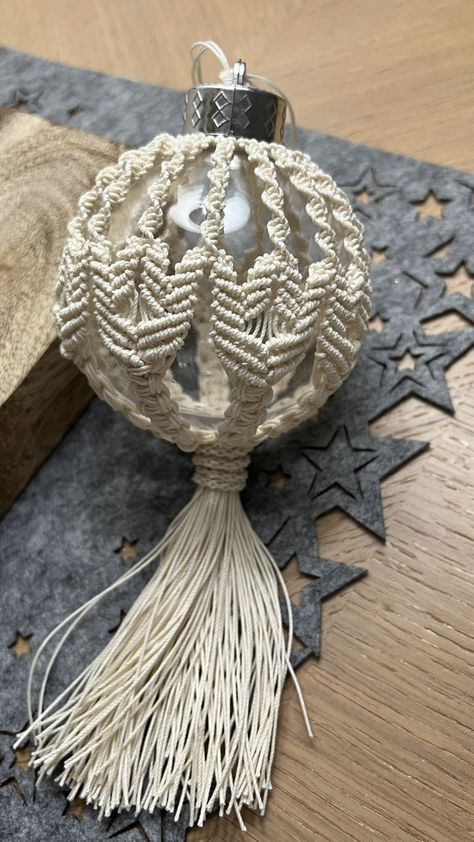 Macrame Christmas Balls, Macrame Christmas Balls Diy, Macrame Balls, Macrame Christmas Ball Ornaments Diy, Macrame Bauble Diy, Macrame Bauble, Macrame Ball Ornament, Boho Christmas Tree Macramé Ornaments, Christmas Ball Ornaments Diy