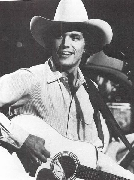 George Strait at the concert in New York on May 29, 1982 Young George Strait, Happy Birthday George, George Straight, King George Strait, Country Love Songs, Austin City Limits, Florida Georgia Line, Chris Young, Eric Church