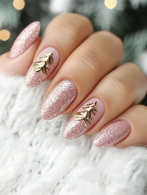 Illuminate the season with radiant pink christmas nails. Discover 26 brilliant designs that shine like twinkling lights in shades of rose. From glowing pink candles to sparkling fuchsia tinsel, these manicures capture the luminous spirit of the holidays. Light up every room with these dazzling and festive nail art masterpieces. Nails Design Ideas Christmas, Pink And Gold Winter Nails, Glam Nail Art Design, Pink Xmas Nails Short, Winter Christmas Nails Pink, Christmas Lights Nail Art Designs, Festive Season Nails, Elegant Xmas Nails, Rose Gold Holiday Nails