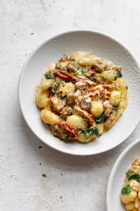 Tuscan Sausage Gnocchi, Gnocchi With Sausage, Tuscan Sausage, Creamy Gnocchi, Sausage Gnocchi, Spinach Gnocchi, Homemade Bruschetta, Curry Pasta, Sausage Spinach