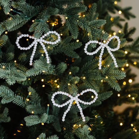 Handmade Beaded Bow Ornament Christmas Bow Ornaments, Beaded Bow Ornament Diy, Bow Ornaments Diy, Bead Bow Ornament, Beaded Bow Ornament, Diy Bow Ornaments, Christmas Beaded Ornaments, Christmas Tree With Beads, Bow Ornaments