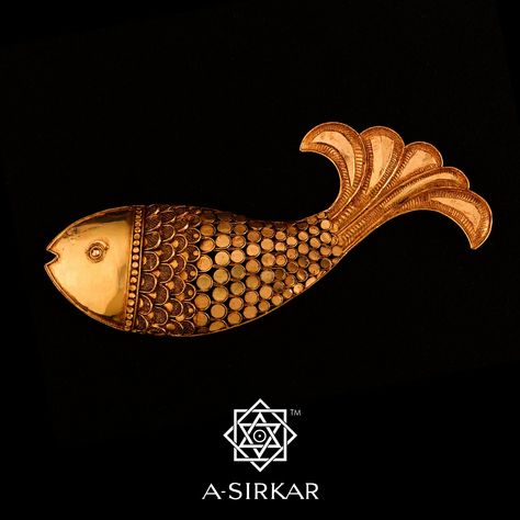 Hashi-Hashi Machh Pendant/Brooch: Our love of gold and our love of machh led to the creation of the Passion Fish necklace  from which is derived this pendant made on commission for an elegant young lady in Bangalore who wanted to have her fish and wear it too. Meticulously crafted in copper-polished 22K gold, made and re-made thrice over till life was breathed into it.. A Sirkar, Italian Gold Jewelry, Urban Jewelry, Gold Necklace Indian, Fish Jewelry, Beautiful Gold Necklaces, Handmade Gold Jewellery, Fish Necklace, Gold Necklace Indian Bridal Jewelry