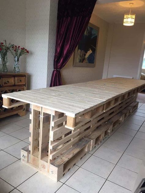 Pallet Table Outdoor, Table From Pallets, Christmas Banquet, Wooden Pallet Table, Family Christmas Dinner, Pallet Display, Palette Furniture, Pallet Table Diy, Pallet Kitchen