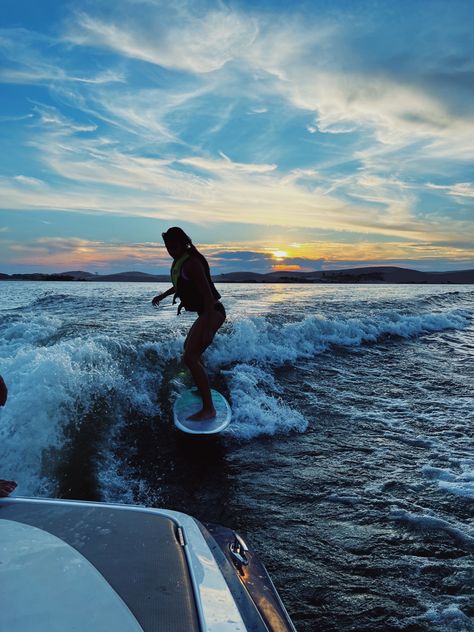 Wake Boarding Aesthetic, Wake Surfing, Wake Boarding, Surfing Aesthetic, Skater Aesthetic, Wakeboarding, Lake Life, Summer Pictures, Live Life