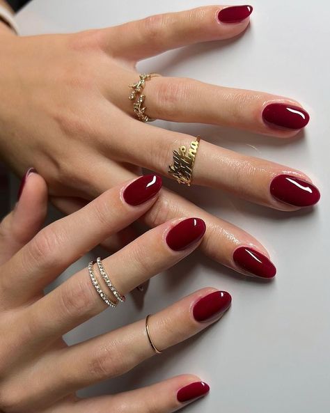 Inspo Nails 2024 Autumn, Rich Red Nails, Fall Round Gel Nails, Red Nails Almond Short, Red Round Nails Design, Red Round Acrylic Nails, Red Fall Nails Ideas, Best Nail Color For Tan Skin, Red Almond Nails Short