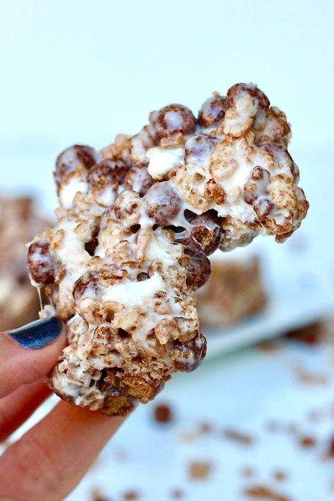 Cocoa Puff Krispies Treats Marshmallow Krispies, Coco Puffs Recipe, Coco Puffs, Cocoa Krispies, Christmas Eats, Cocoa Puffs, Waffle Cake, Marshmallow Treats, Krispies Treats