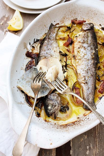 Baked Whole Fish, Roasted Cod, Two Fish, Fish Dishes, Seafood Dishes, Beautiful Food, Fish And Seafood, I Love Food, Fish Recipes