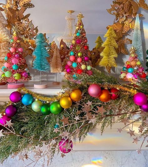 Colorful Christmas Outdoor Decorations, Vintage Colorful Christmas, Anthropologie Christmas Decor, Maximalist Christmas, Whimsical Christmas Decor, Christmas Florals, Colourful Christmas, Holiday Hosting, Rainbow Christmas