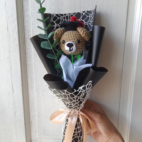 Graduation bear Graduation Crochet Bouquet, Graduation Crochet, Graduation Teddy Bear, Teddy Bear Crochet, Graduation Bear, Bear Crochet, Crochet Bouquet, Gift Inspo, Behaviour Chart